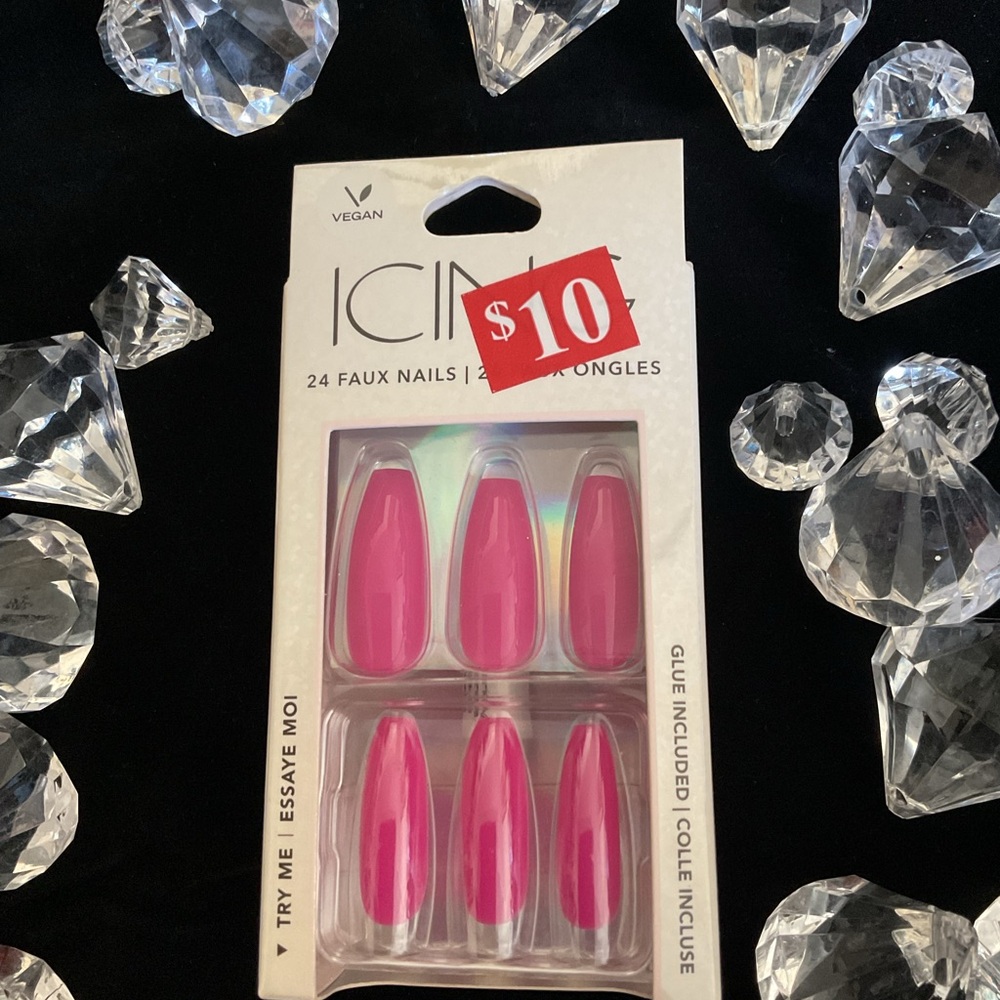 Icing vegan press on nails